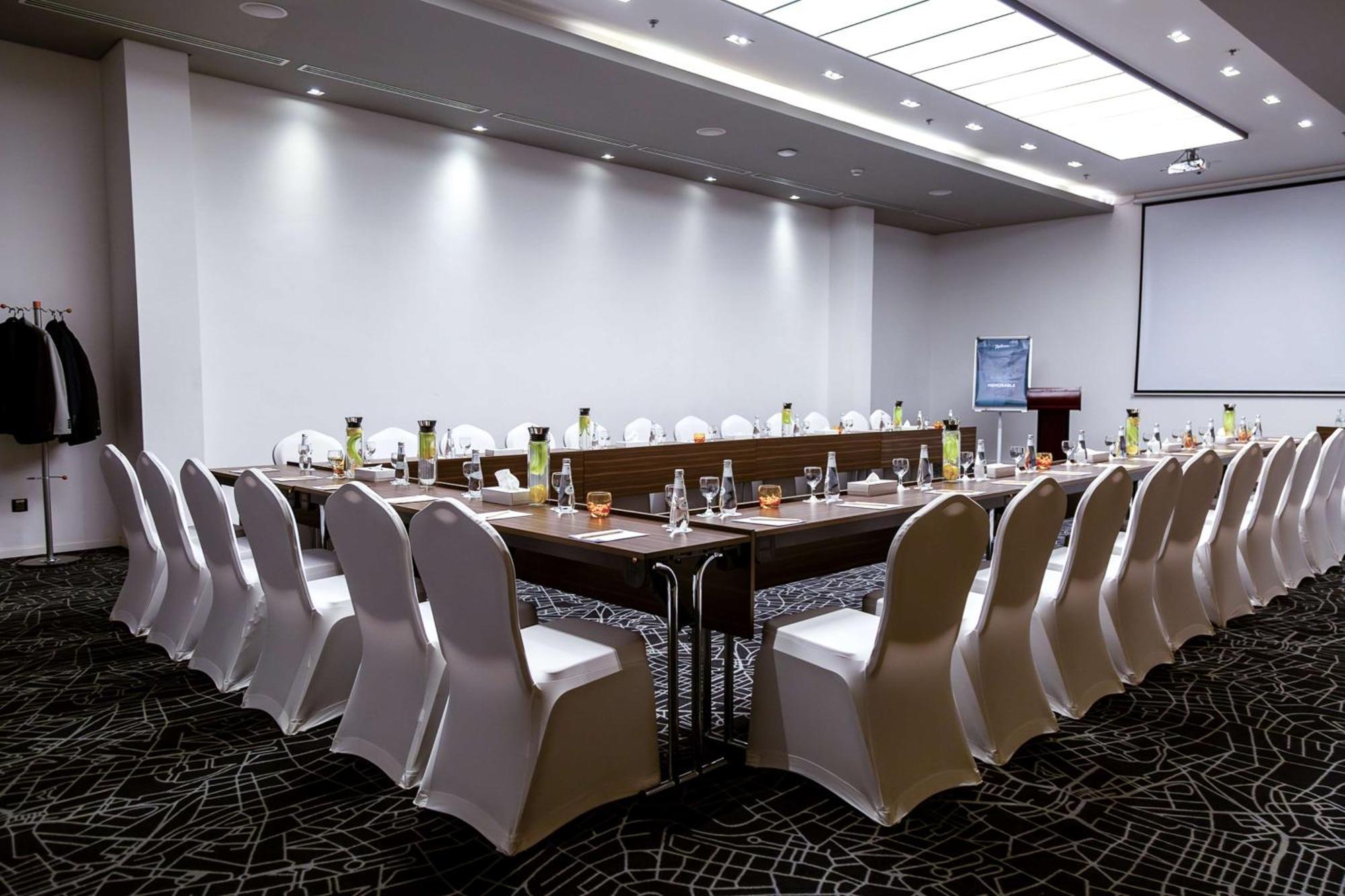 Radisson Hotel & Apartments Dammam Industrial City Kültér fotó